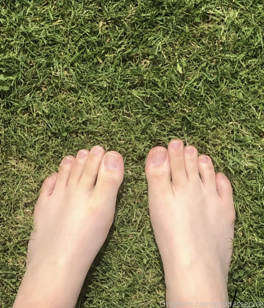 Grace 🦋🦶🏼 profile banner