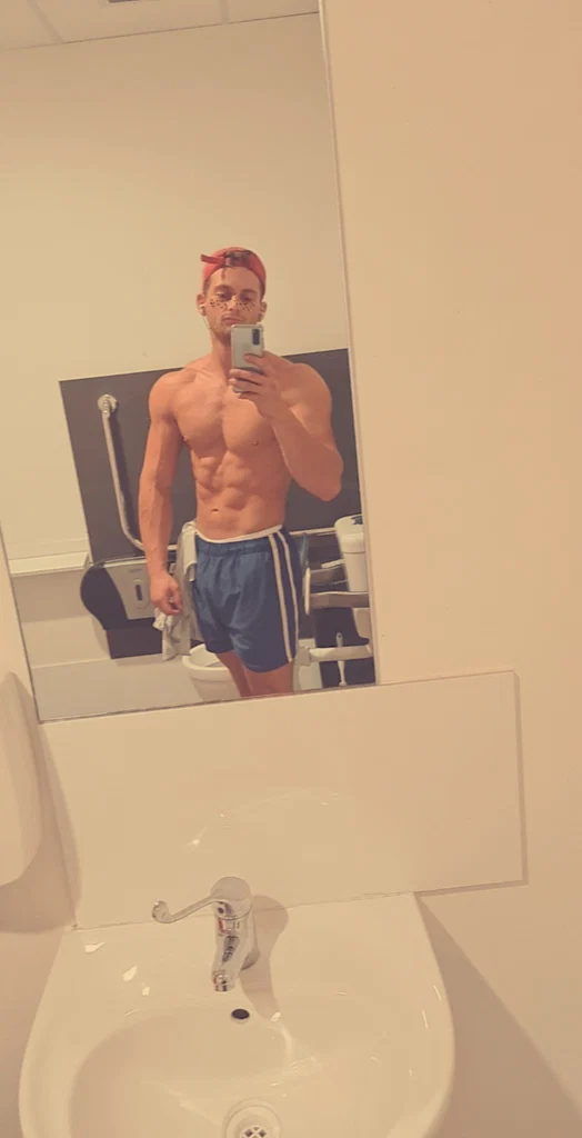 Lewis's avatar