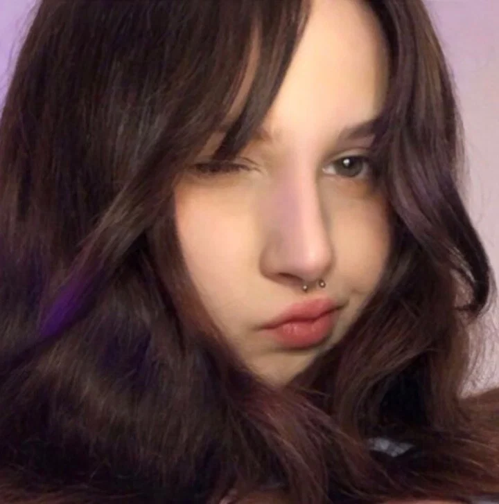 Emi Valen's avatar