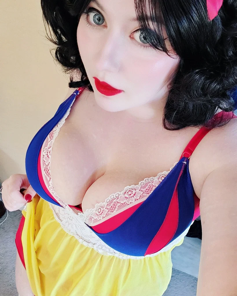 Violet SinClaire's avatar