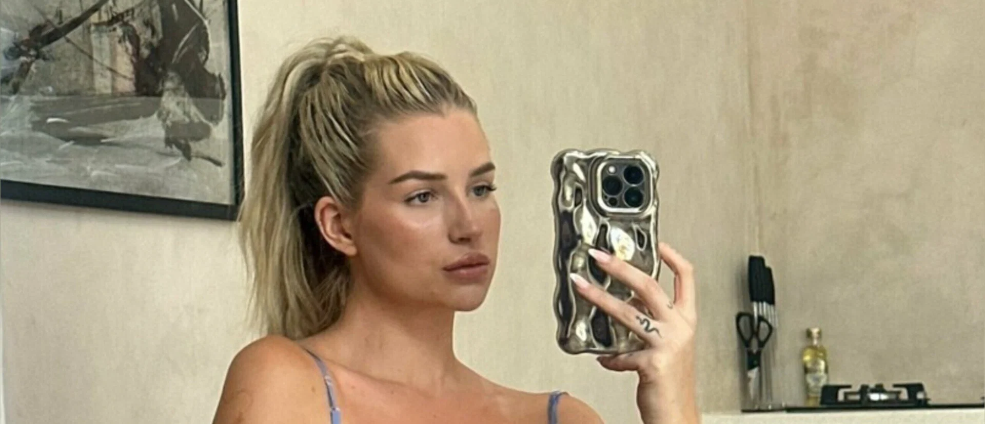 Lottie Moss profile banner