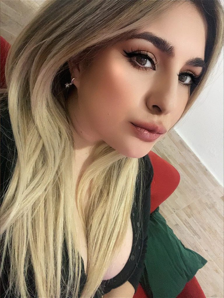 🎀🍓 𝓐𝓵𝓶𝓪 🍓🎀's avatar