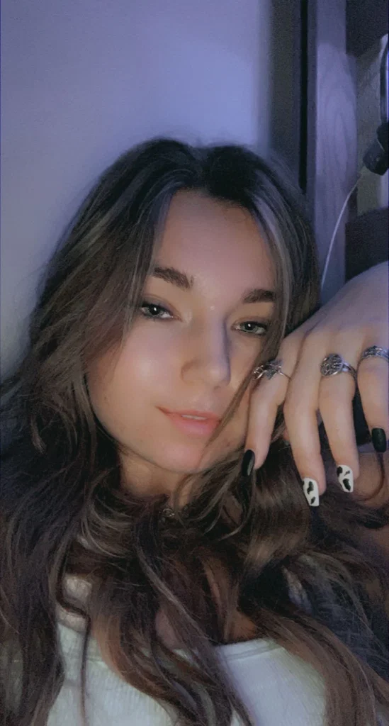 Elizabeth ⛓🧿's avatar