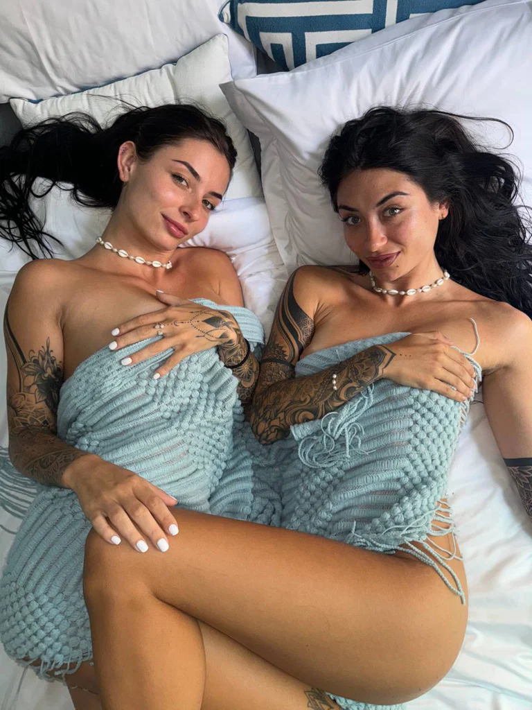 Bella &amp; Eliza💕's avatar