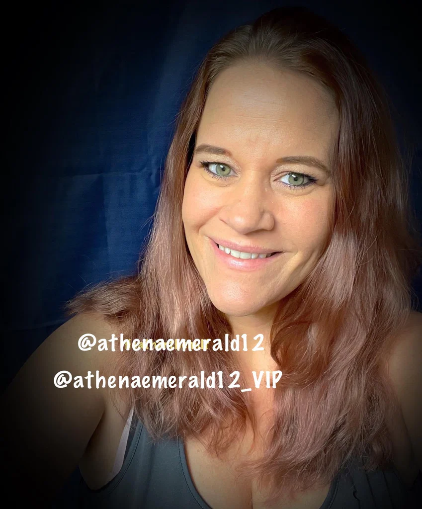 Athena Emerald's avatar