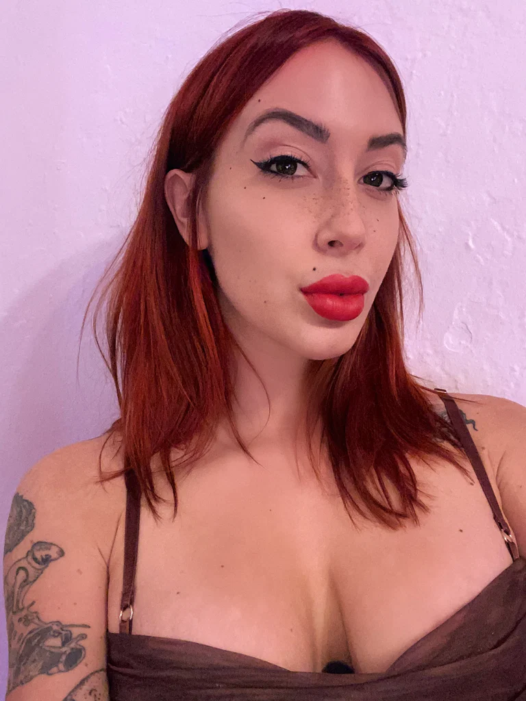Zoya Ferrante // Hairy Armpitted Femme's avatar