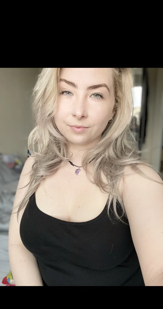 L ☽'s avatar