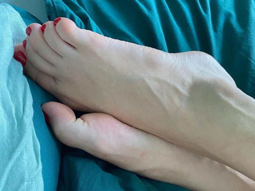 Feeturing April - Foot Princess profile banner
