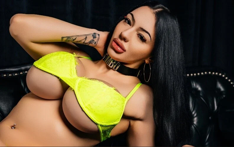 Queen Obscene 👑 profile banner