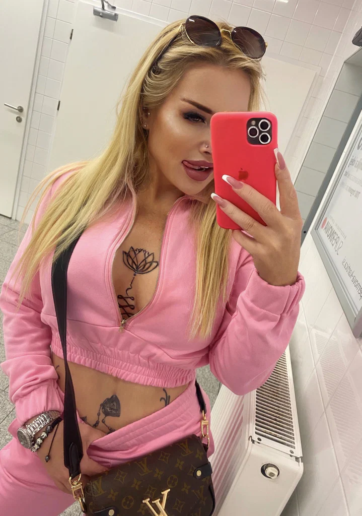 LUNA  Lux   *'s avatar