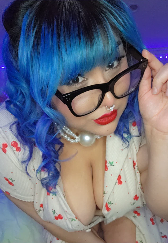 NerdyCurvyKitten's avatar