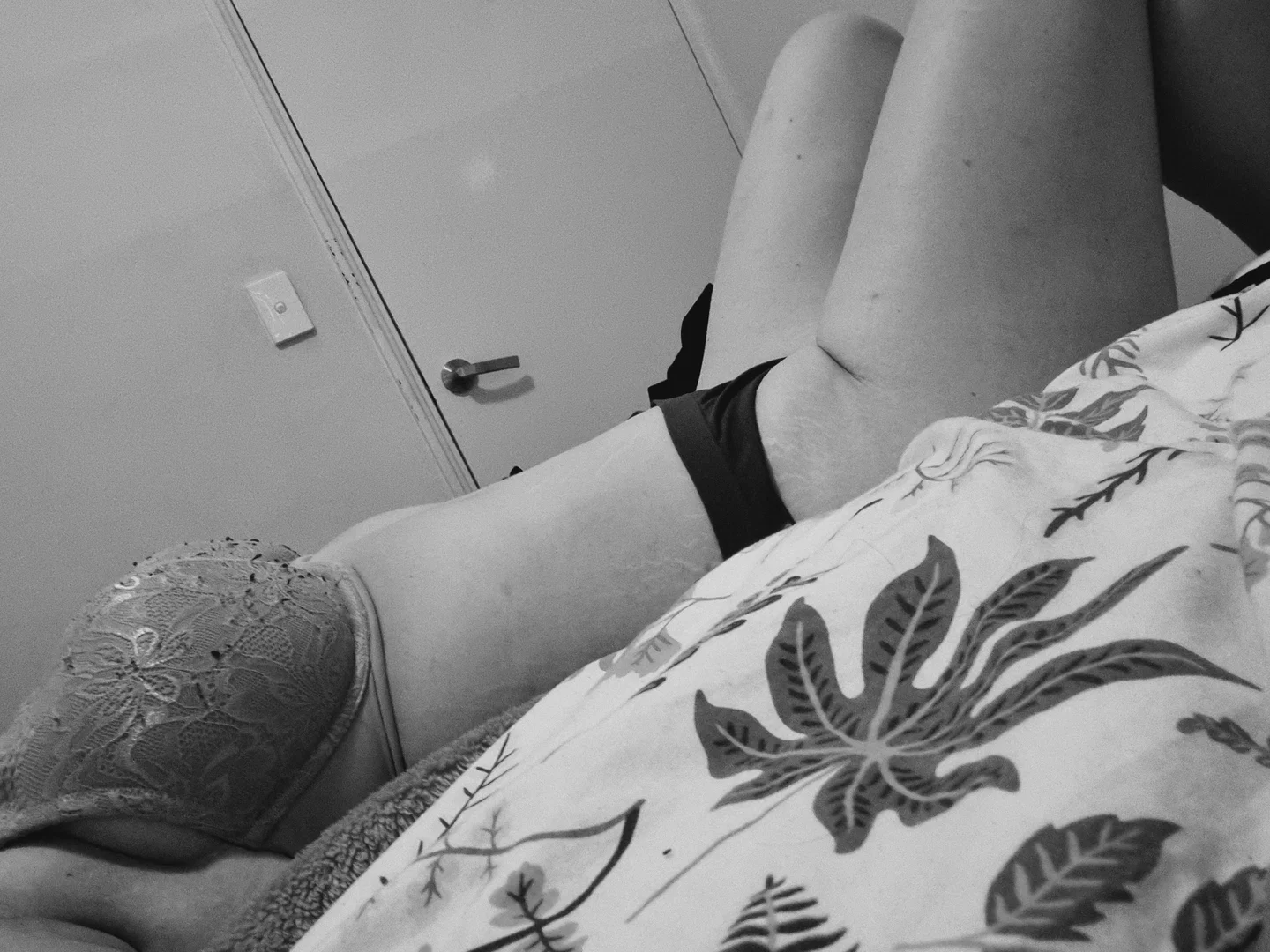 Thicccthighssprettyeyess profile banner