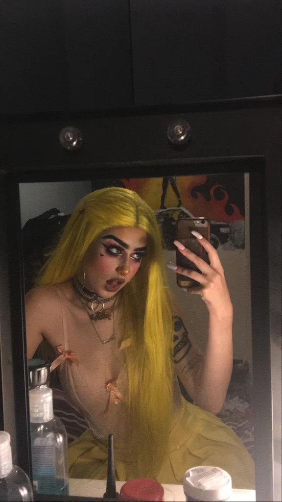 lottie clare's avatar