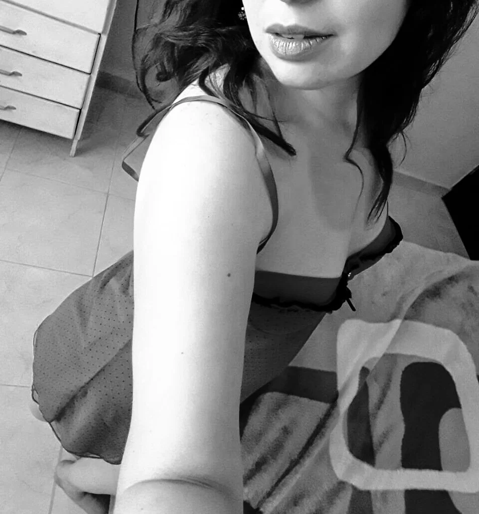 Seductive Samyra