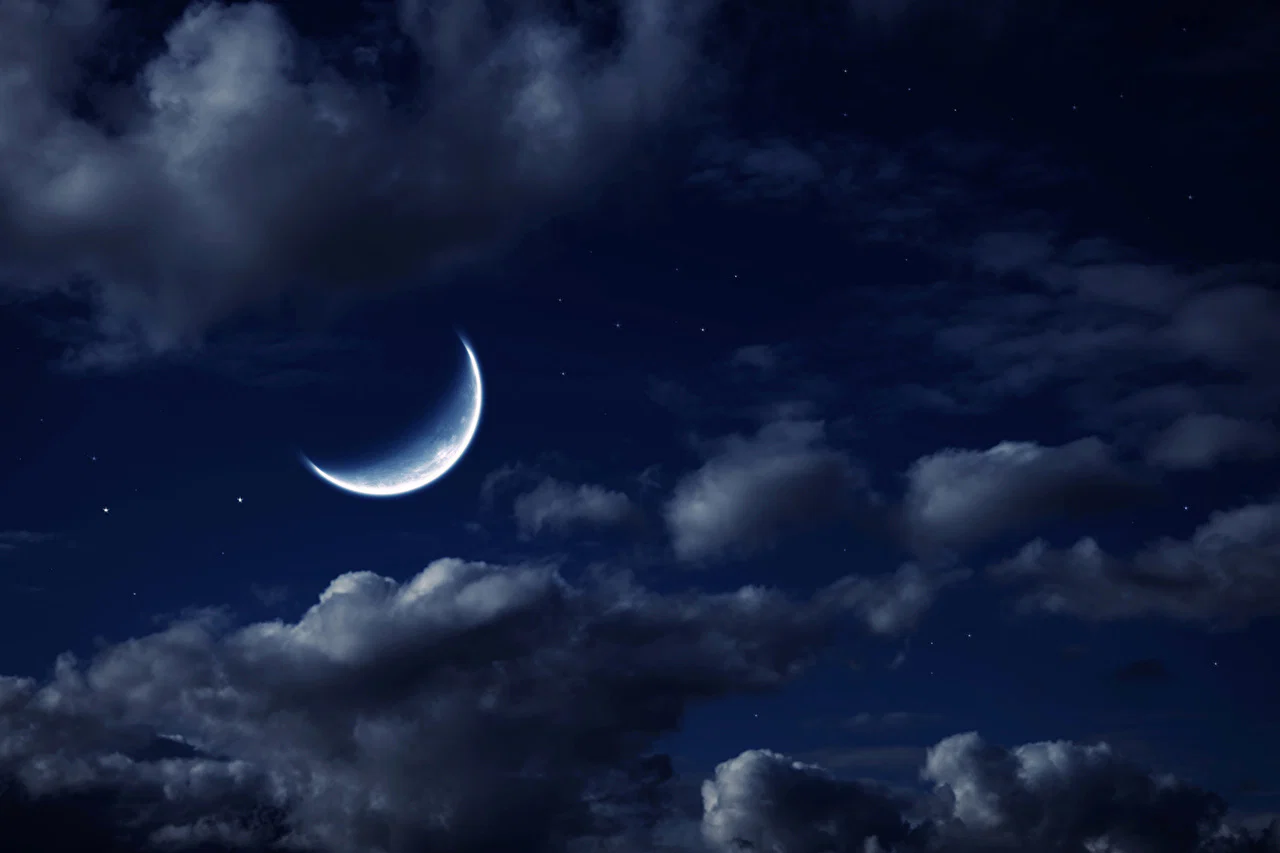 Luna π profile banner