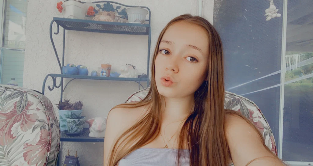 Dumb little bunny 🐇🤍✨'s avatar