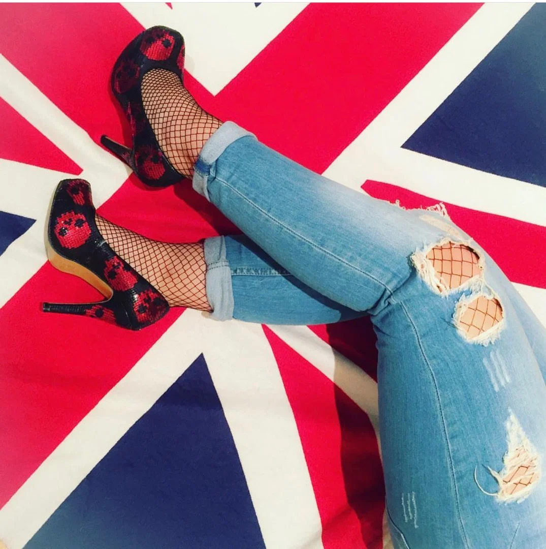 Ladieswearheels profile banner