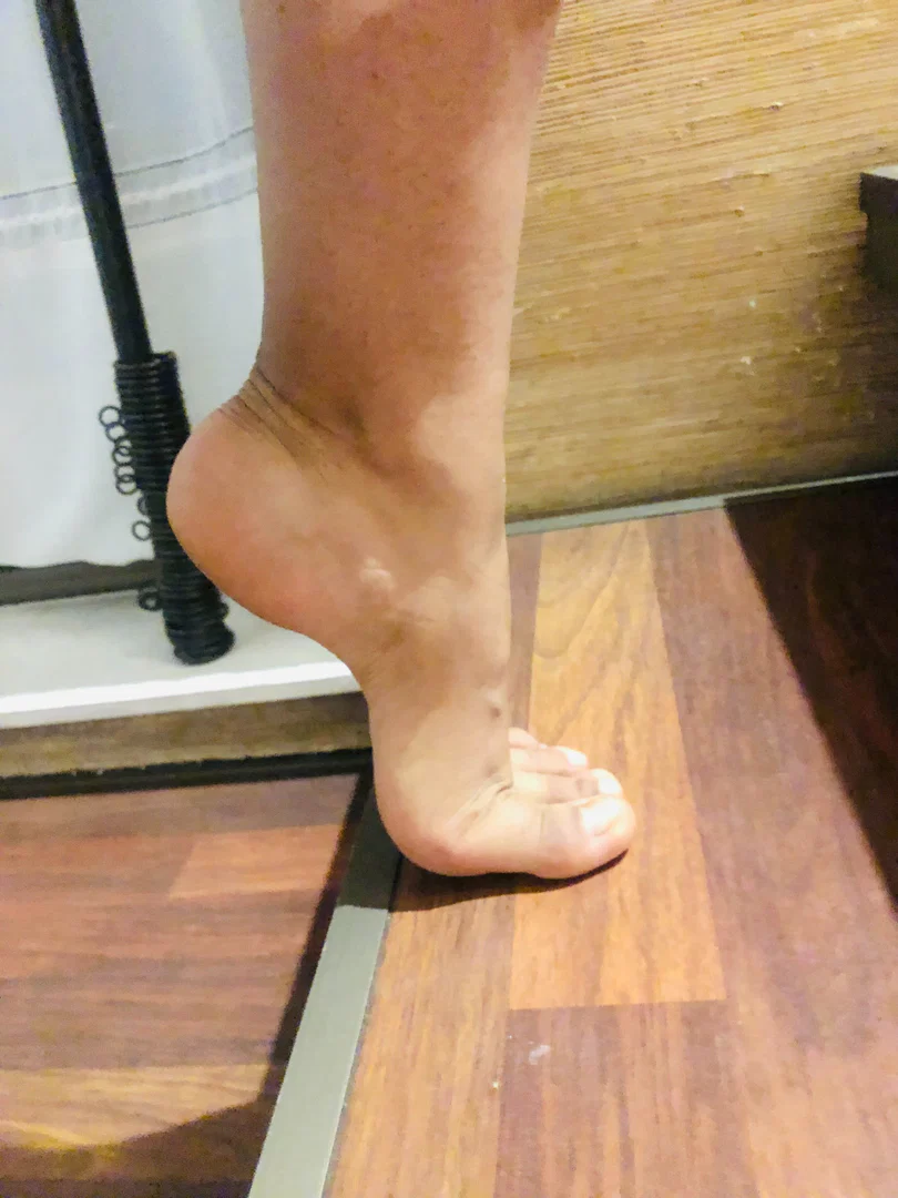 Antonia Feet profile banner