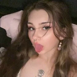 🎀kitten🎀's avatar