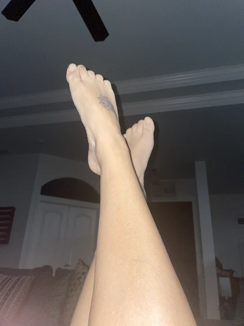 Laura’s Petite Feet profile banner