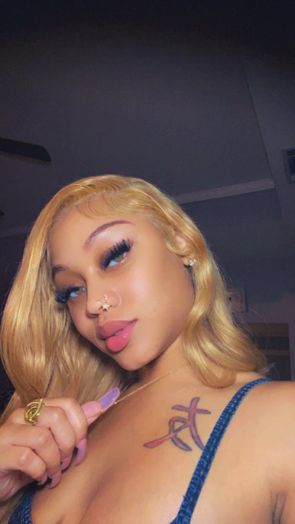 Iamqueenn.goddessfeet