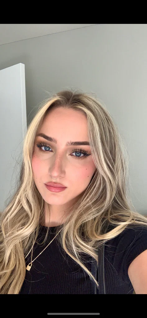 Adeline's avatar