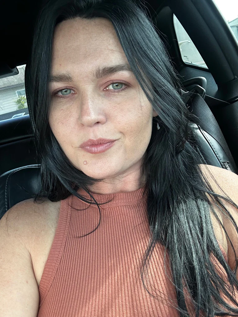 Nikole Ryan FREE's avatar