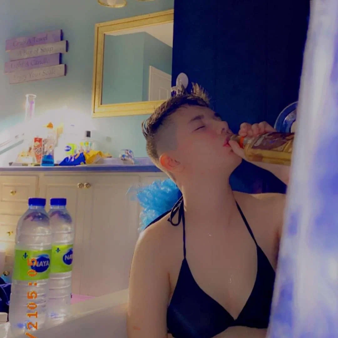 Ella May profile banner