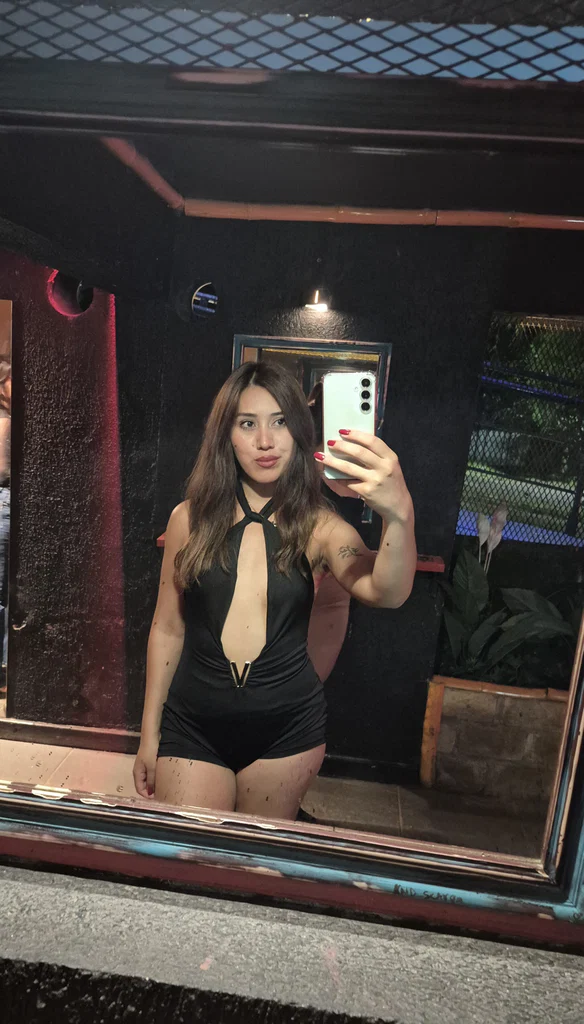 Lola West 🧸's avatar