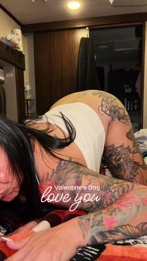 TattooedHotwife