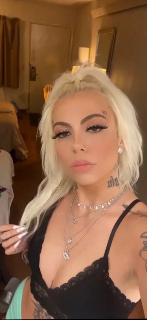 Lo Queenly's avatar