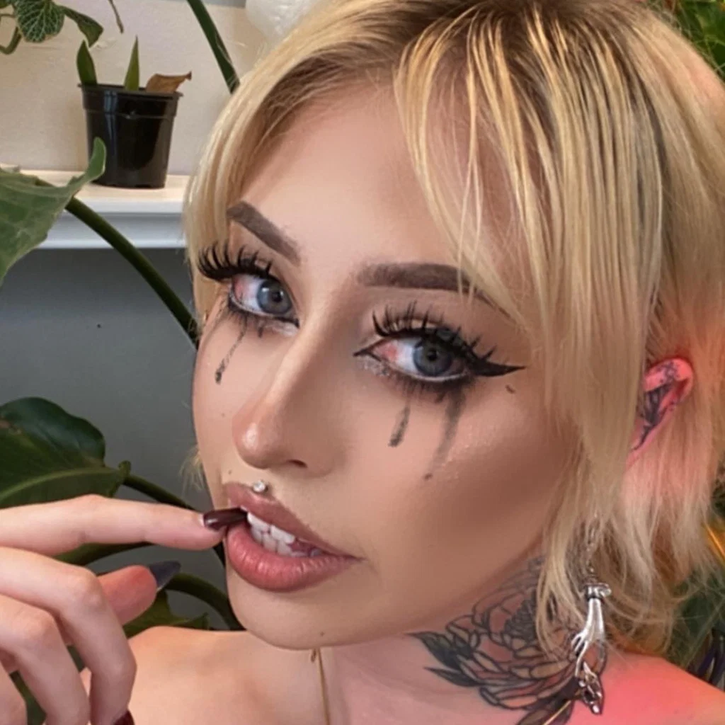 Courtney Brooke's avatar