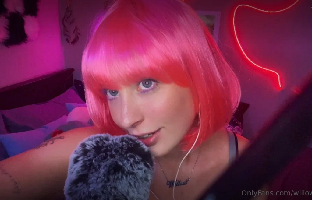 Willow 💋 Cozy Chaos's avatar