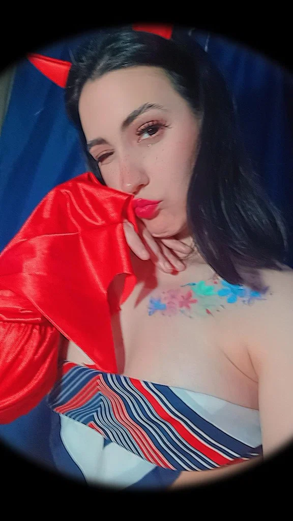 Lizzie~💗's avatar