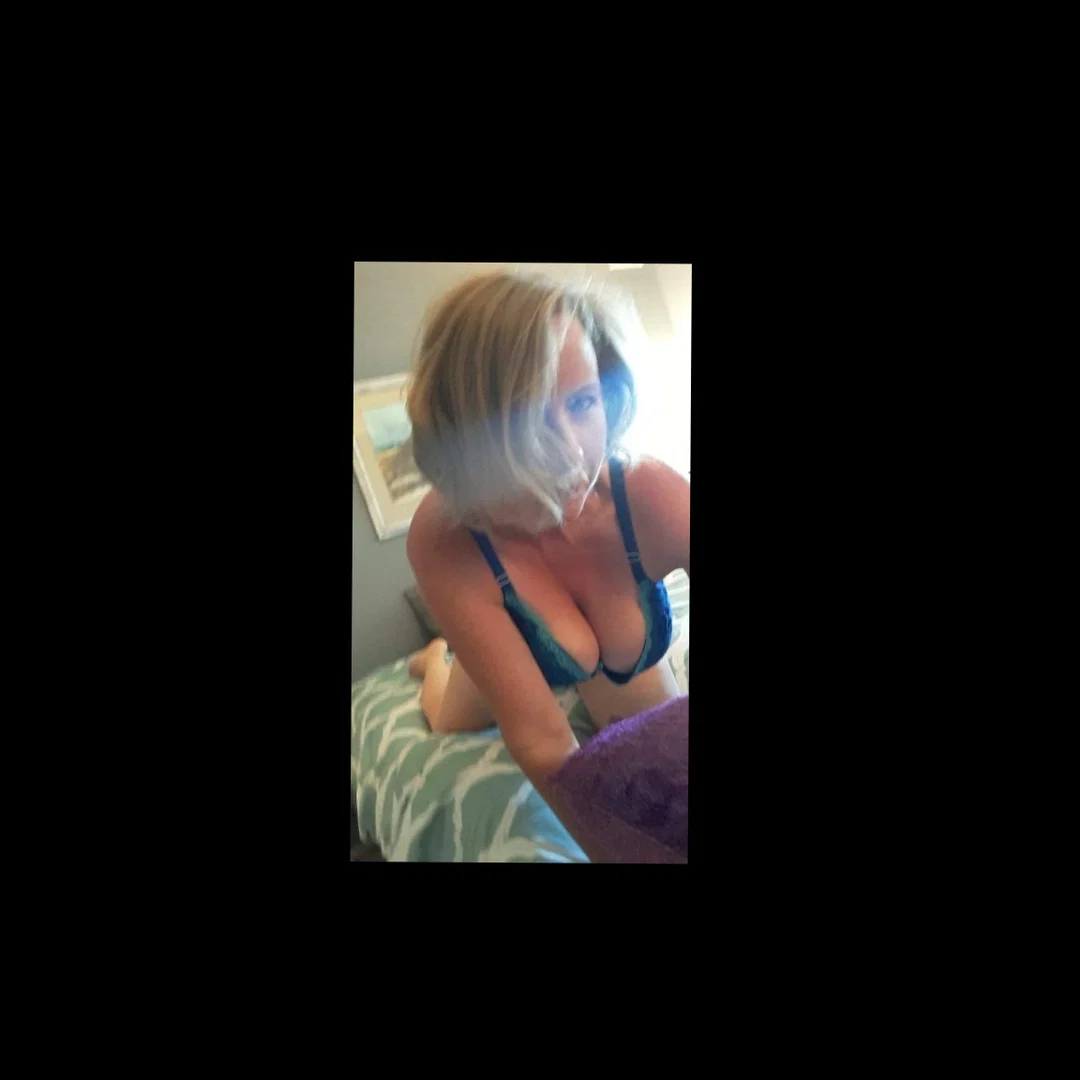 Sara Divine profile banner