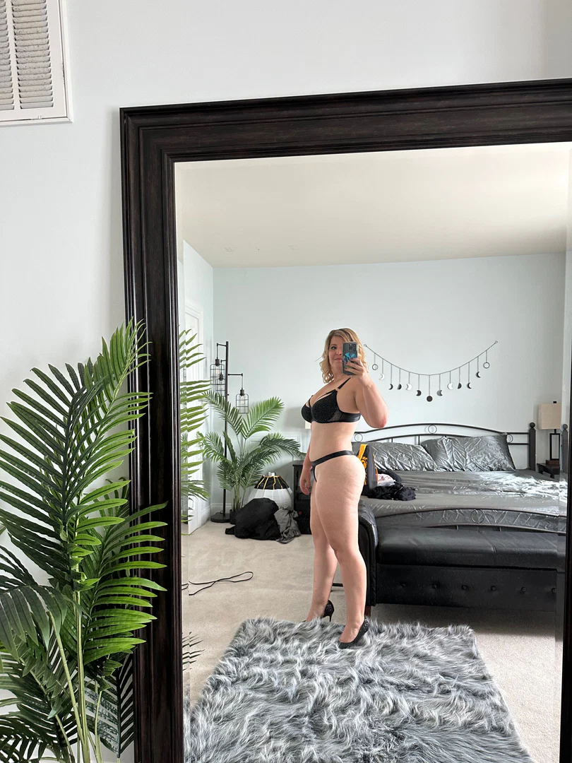 Submissive Sally profile banner