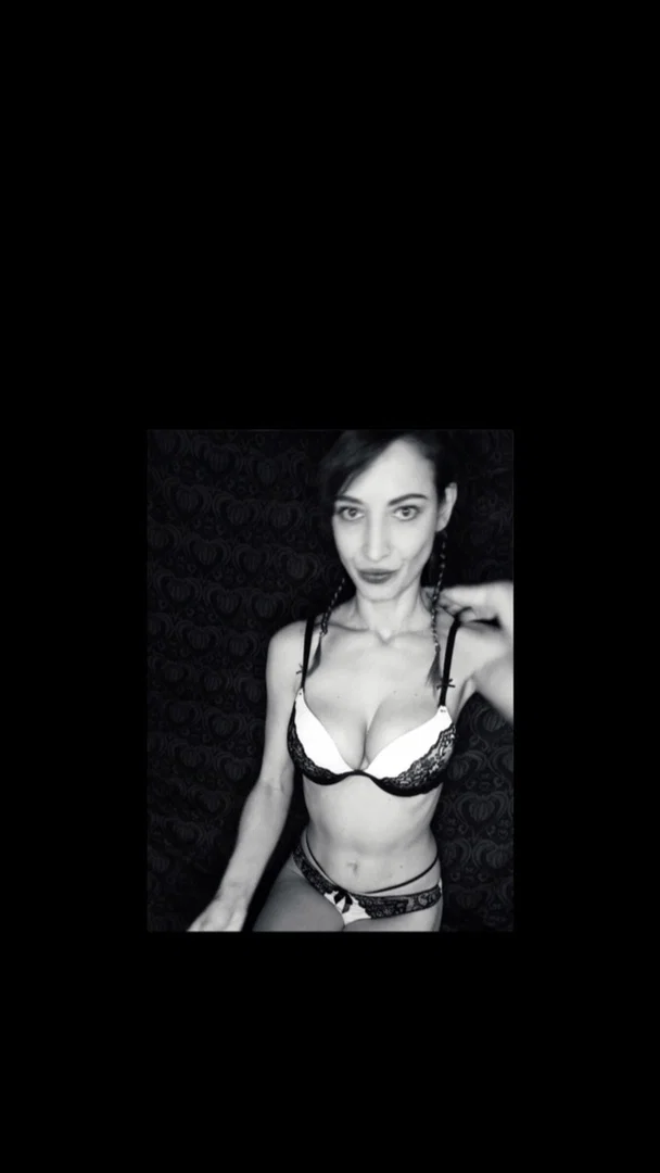 Anna GiaLove profile banner
