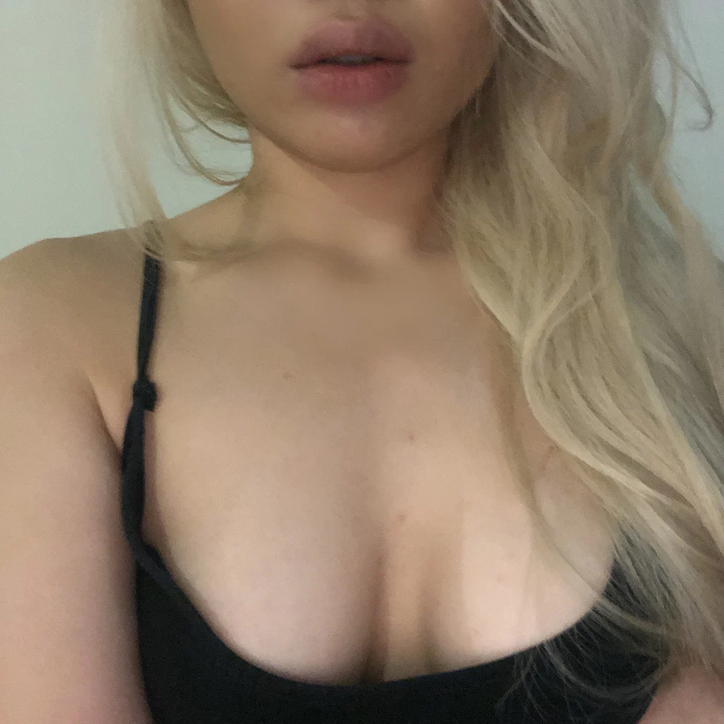 Anna Rose's avatar