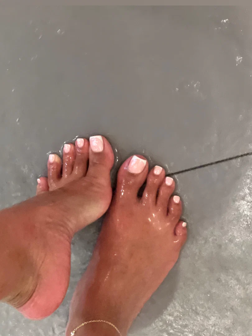 The Pretty feet gurl ๐ profile banner