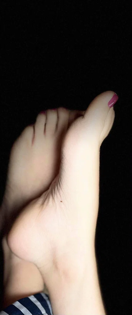 Pretty little feet's avatar
