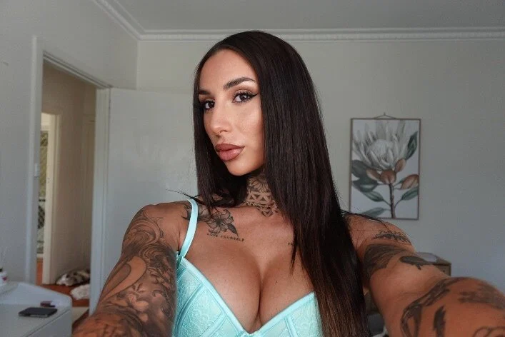 Renee 👾 Tattooed Gamer Girl's avatar