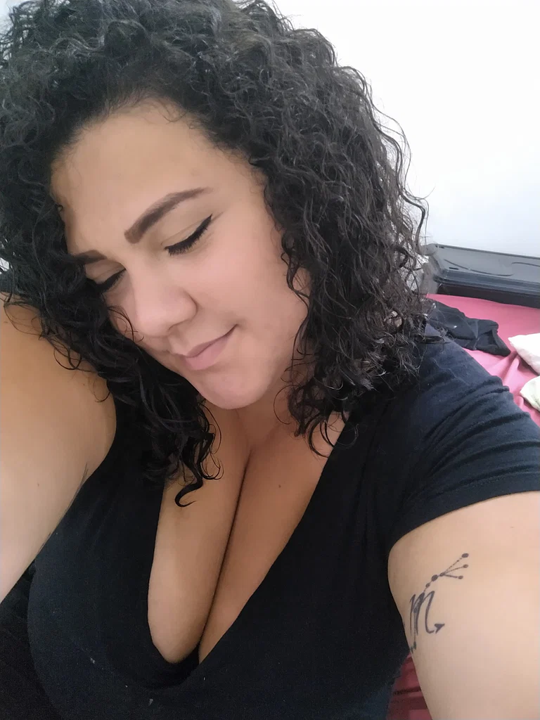 Carolzinha 🍓's avatar