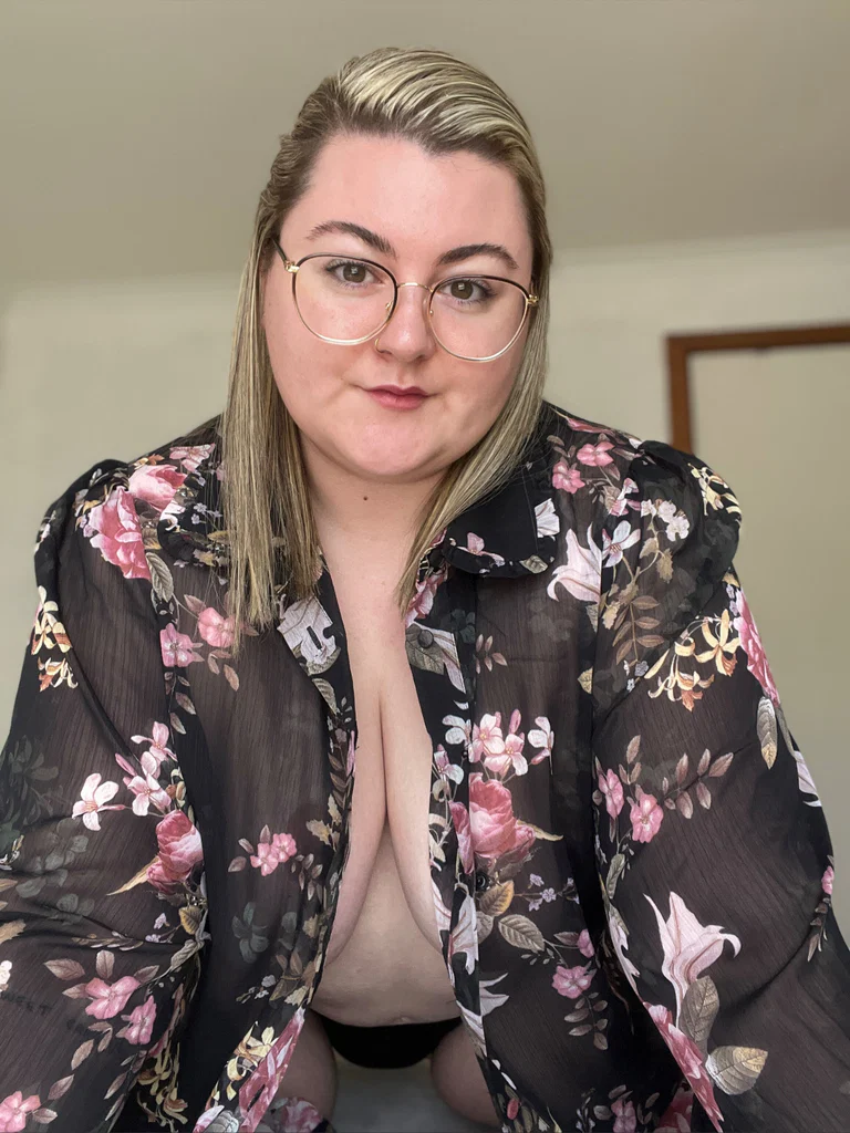 AUDREY 🥰 ur fat pussy gf's avatar