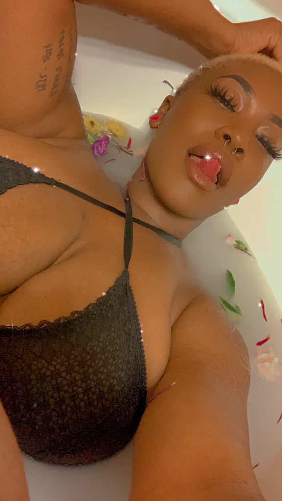 tits. thighs. vibes. ✨'s avatar