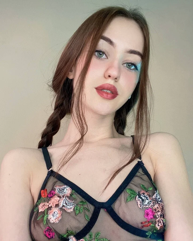 Leksi - YOUR INTERNET GIRLFRIEND😳👅's avatar