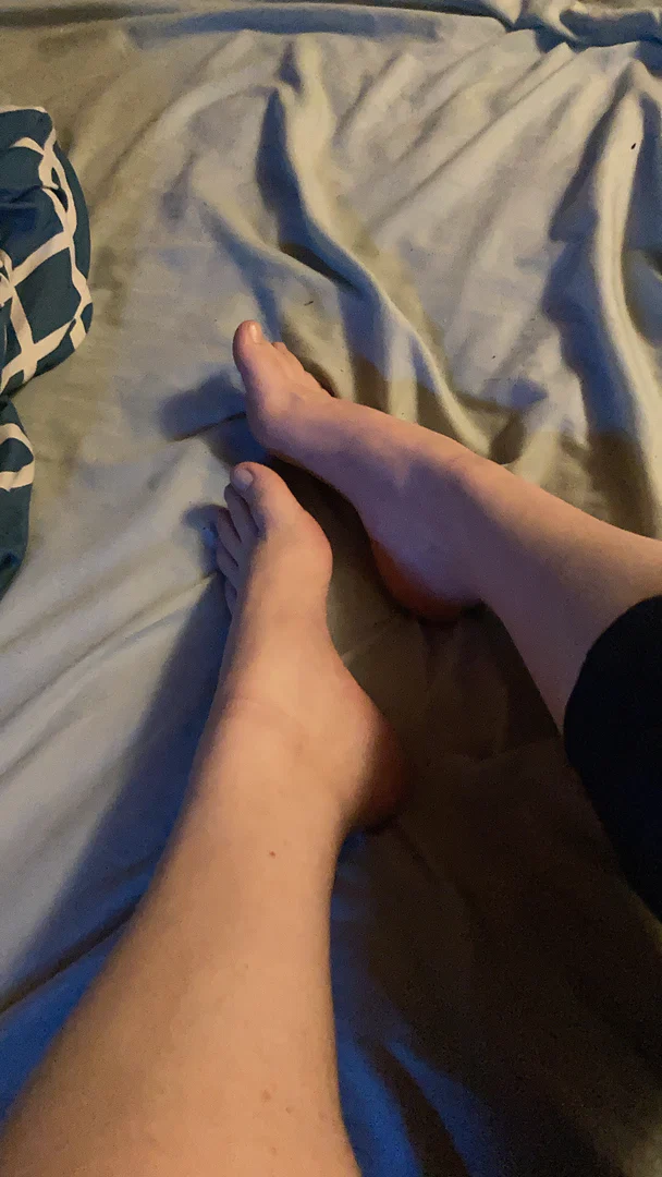 Amateur feet profile banner