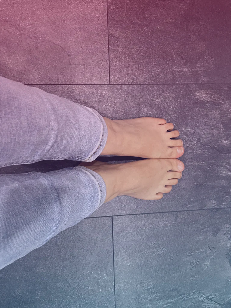 Nicoletta Feet