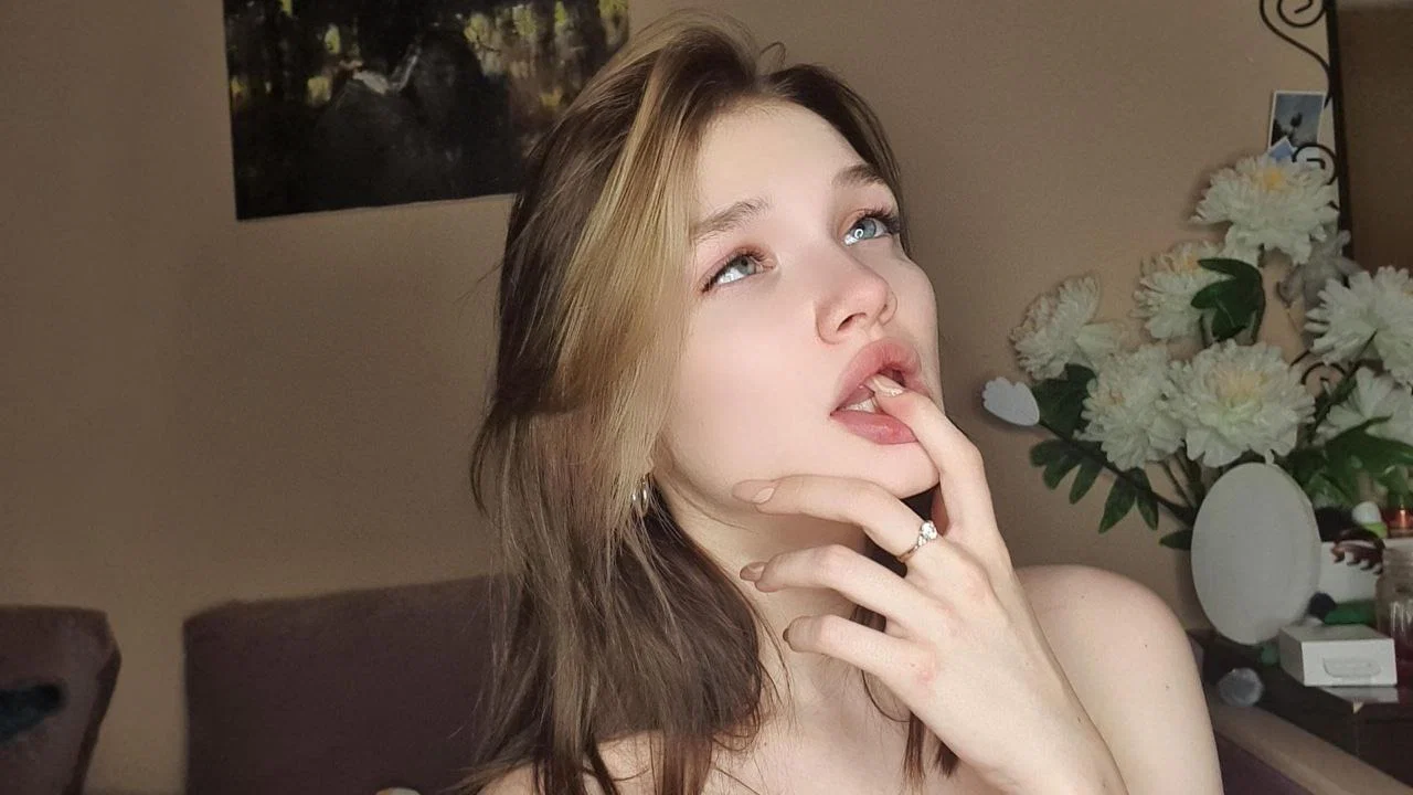 Eva Rose profile banner