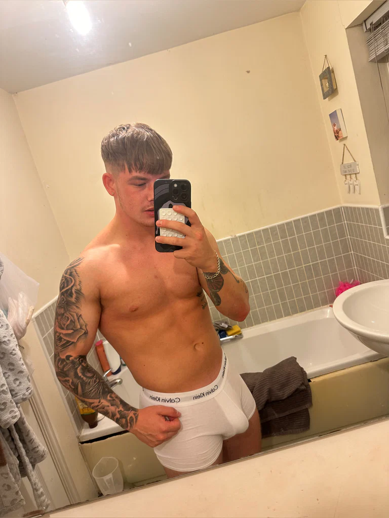 Tom 😈's avatar