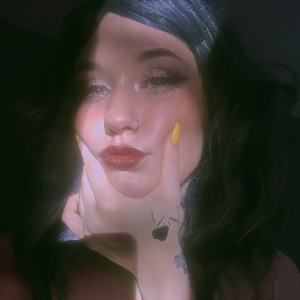 junie bee's avatar